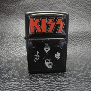 Страхотна запалка на KISS с групата