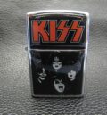 Сива бензинова запалка на KISS с групата