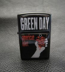 Черна бензинова запалка на Green Day