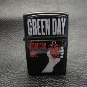 Черна бензинова запалка на Green Day