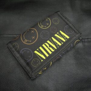 Портмоне на Nirvana с цветни усмивки