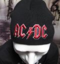 Черна зимна плетена шапка с масивна червена бродерия на AC/DC