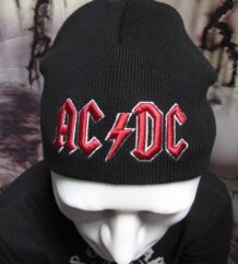 Черна зимна плетена шапка с масивна червена бродерия на AC/DC