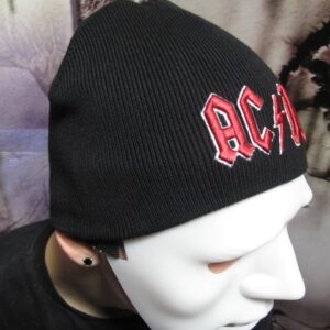 Зимна плетена шапка на AC/DC с масивна бродерия – Рок класика на Топ цена - Hover Image