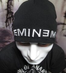 Черна зимна плетена шапка с бял надпис Eminem