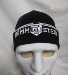 Черна зимна плетена шапка със сиво бродирано лого на Rammstein