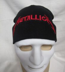 Черна мъжка зимна шапка с бяла бродерия на логото на Metallica