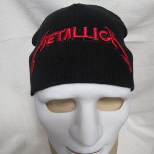 Черна мъжка зимна шапка с бяла бродерия на логото на Metallica
