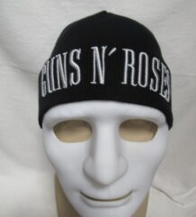 Черна мъжка зимна шапка с бродирано лого на Guns N' Roses