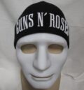 Черна зимна мъжка шапка с бяла бродерия на Guns N' Roses