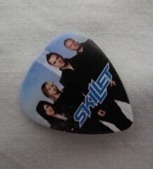 Синьо перце за китара с групата Skillet