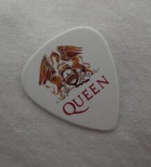 Бяло перце за китара на QUEEN с герба