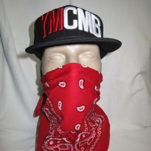 Евтина шапка с права козирка YMCMB Snapback в черно с червена и бяла бродерия