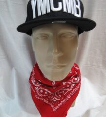 Евтина шапка с права козирка YMCMB Snapback в черно с бяла бродерия