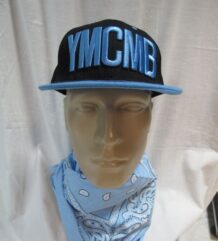 Лятна шапка с права козирка YMCMB в черно и светлосиньо с 3D бродерия