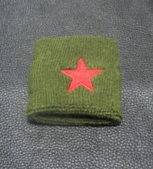 Хавлиен накитник с червена петолъчка