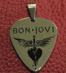 Рокерски медальон със знака на Bon Jovi