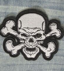 Метъл нашивка Skull and Crossbones 3D бродиран череп с кокали