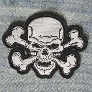 Метъл нашивка Skull and Crossbones 3D бродиран череп с кокали
