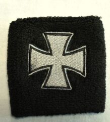 Хавлиен накитник със сив бродиран кръст