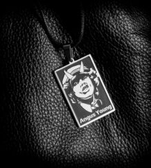 Мъжки медальон със Ангъс Йънг от AC/DC н