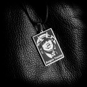 Метална висулка от медицинска стомана с гравиран Angus Young върху черна кожа