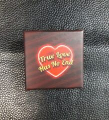 Малка кутийка за бижу със сърце и надпис True Love Has No End