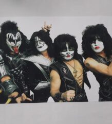 Хавлиена кърпа за плаж на Kiss с бандата