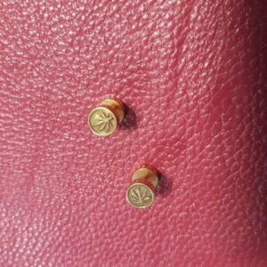 Златна обеца за ухо с марихуана - Hover Image