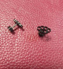 Черна обеца за ухо бокс от медицинска стомана