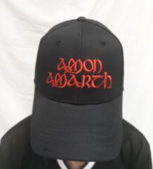Качествена черна шапка с козирка Amon Amarth с червена 3D бродерия