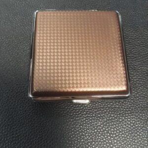 Златиста табакера за съхранение на цигари