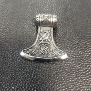 Медальон чукът на Тор с келтски мотиви