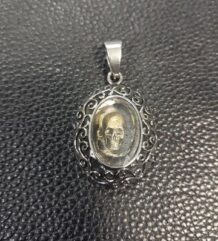 Масивен кръгъл медальон с 3D череп