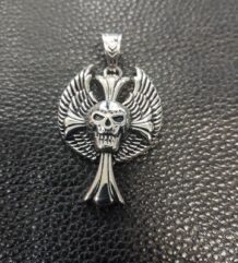 Висулка за врат кръст с череп от стомана