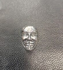 Масивен медальон от стомана на Anonymous