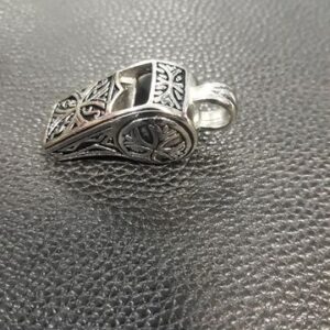 Фантастичен медальон свирка от стомана - Hover Image