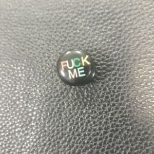 черен акрилен флеш за ухо 14 мм с надпис Fuck Me