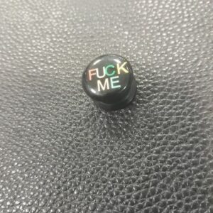 Черен акрилен флеш за ухо 14 мм с надпис Fuck Me - Hover Image