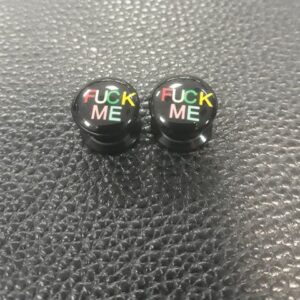 черен акрилен флеш за ухо 10 мм с цветен надпис Fuck Me