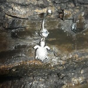 Сребриста обеца за пъп с висулка костенурка и блестящи кристали - Hover Image
