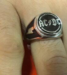 Оригинален стоманен рок аксесоар: пръстен тип печат с логото на AC/DC и светкавица