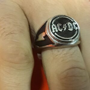 Оригинален стоманен рок аксесоар: пръстен тип печат с логото на AC/DC и светкавица