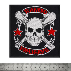 Бродирана пънк нашивка Rancid Hooligans с череп и кръстосани бухалки