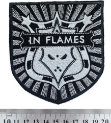 Метъл нашивка In Flames Jesterhead Shield сребриста бродерия на черен фон