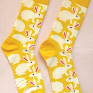 Мъжки шарени чорапи с бели зайчета на жълт фон - Hover Image