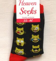 Черни забавни чорапи с емотикони на котки и червени ластици с марка Heaven Socks
