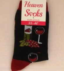 Черни шарени чорапи с десен на вино и грозде и червена пета марка Heaven Socks