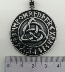 Медальон трикветра рунически амулет