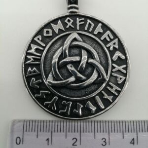 Медальон трикветра рунически амулет
